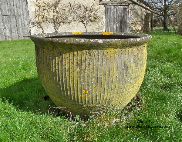 Large-18th-century-crock-used-for-washing-clothes-France